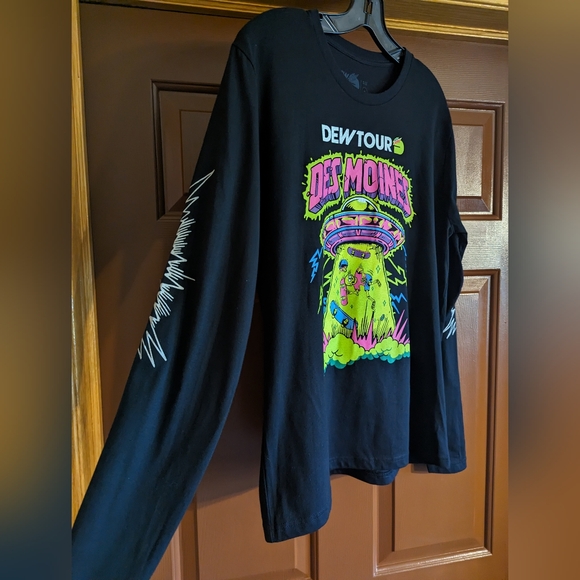 Mtn Dew Tour Skateboard top - Picture 10 of 12